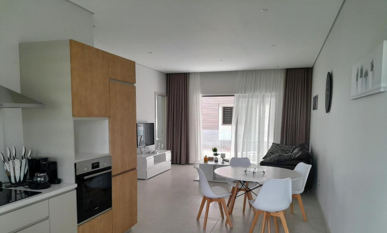 Appt Neuf De 2Ch Ds Residence Avec Piscine, Route Cotiere Grand Baie Zewnętrze zdjęcie